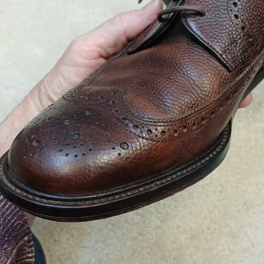 Banana Republic Men's Brown Leather wingtip oxfords. size 10